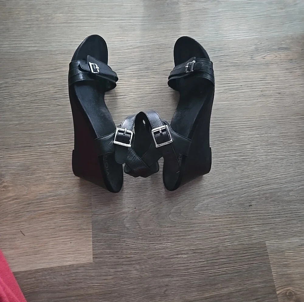 Vionic Black Wedge Sandals